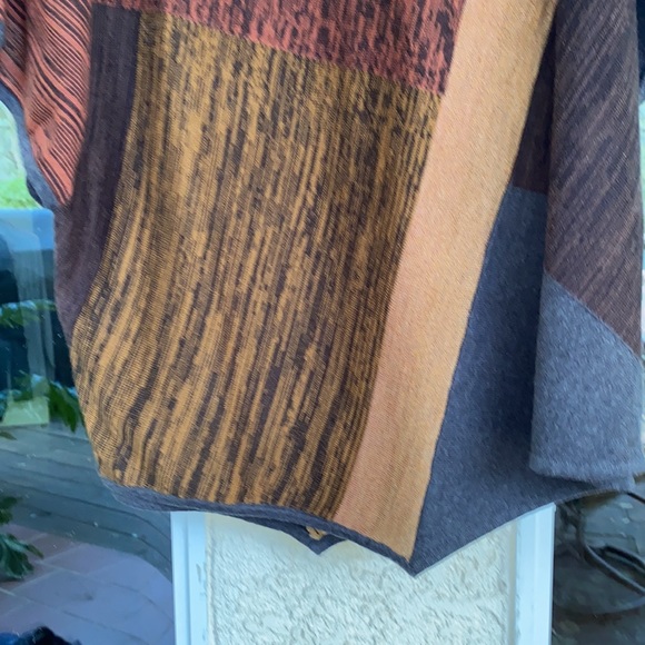 Curio Top - Picture 4 of 9